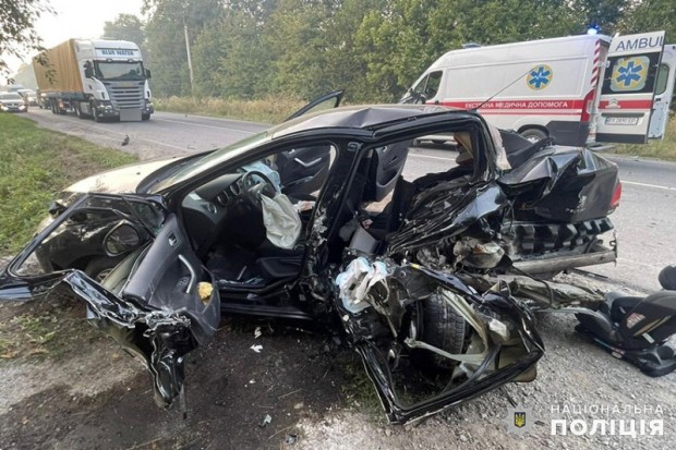 Поліцейські нагородили студентку Кам’янець-Подільського медичного коледжу, яка врятувала постраждалого у ДТП хлопчика