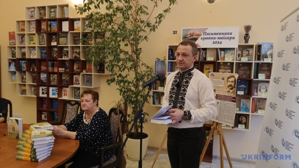 У Миколаєві презентували книгу-триптих Шевченківського лауреата Дмитра Кременя