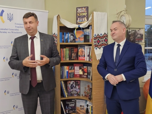 «Українська книжкова поличка» з'явилася в бібліотеці польського міста Олешніца