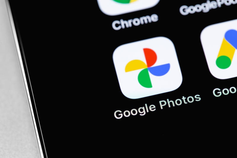 Більше прозорості: Google Photos показуватиме, коли фото відредагували за допомогою штучного інтелекту