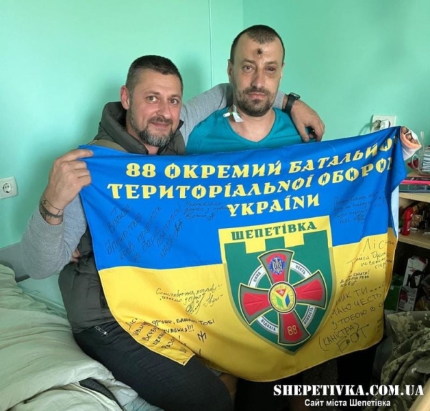 Шепетівські лісники відвідали пораненого на Курщині колегу